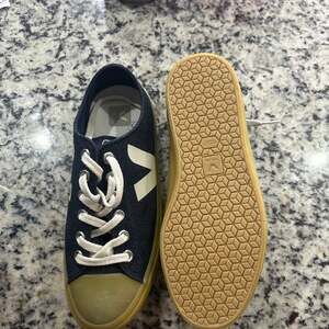 Veja Wata II Low Denim Blue Pierre Natural Sneakers